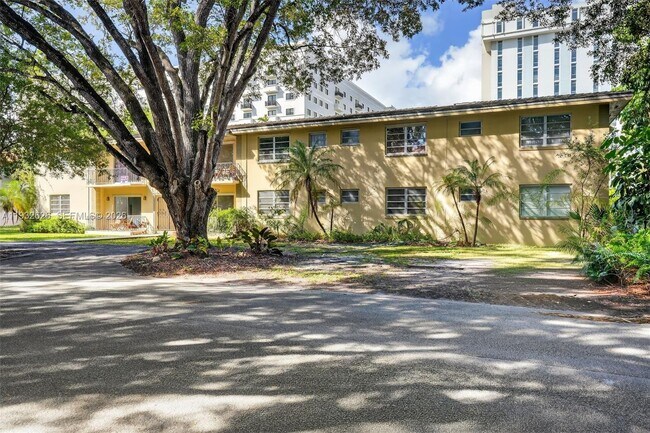 Foto del edificio - 1239 Mariposa Ave