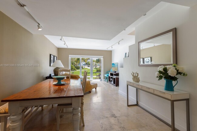 Building Photo - 881 Ocean Dr