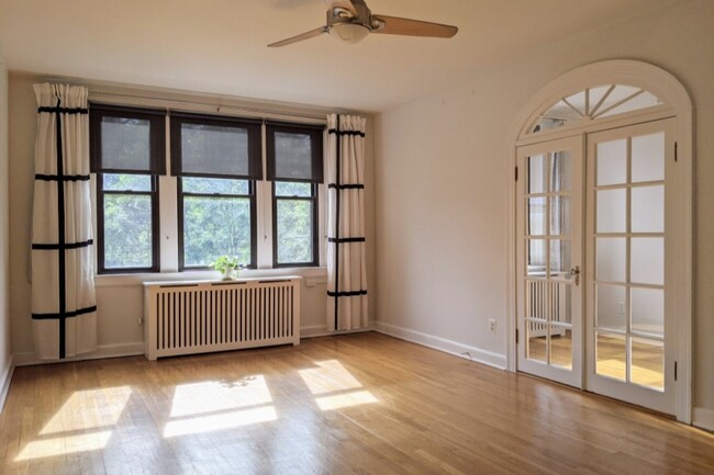 Sunlit, quiet corner home - 4007 Connecticut Ave NW