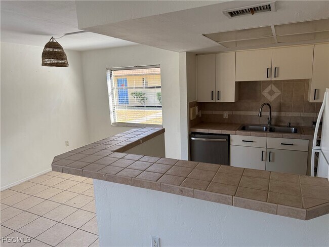 Foto del edificio - 1104 SE 8th St