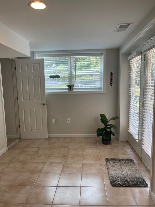 12 Lawngate Ct, Rockville, MD 20854 House Rental in Rockville, MD