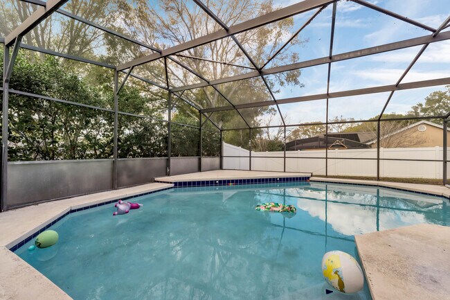 Foto del edificio - 1432 Saddleridge Dr