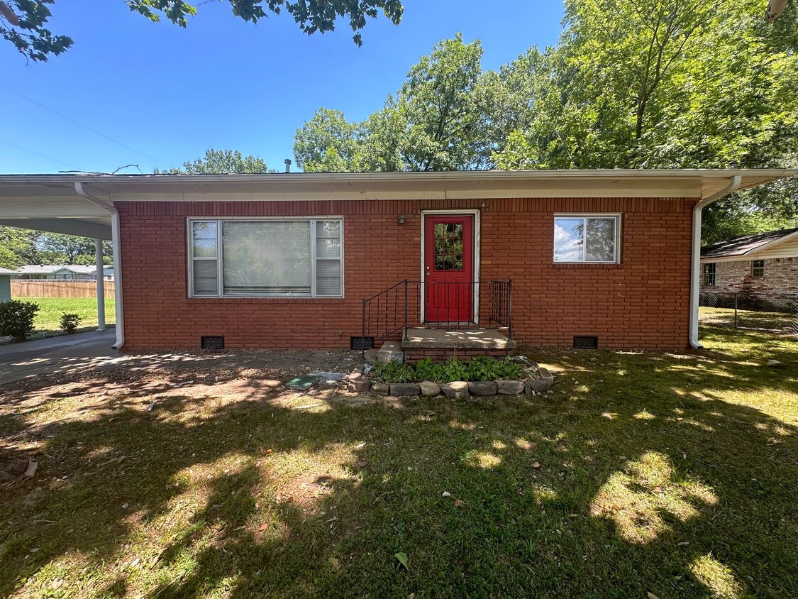 Primary Photo - Welcome to this charming 3-bedroom, 1 bath...