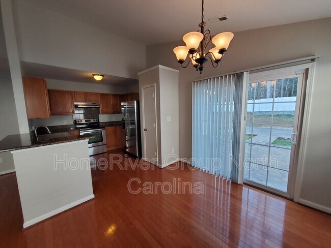Foto del edificio - 12035 Stewarts Crossing Dr