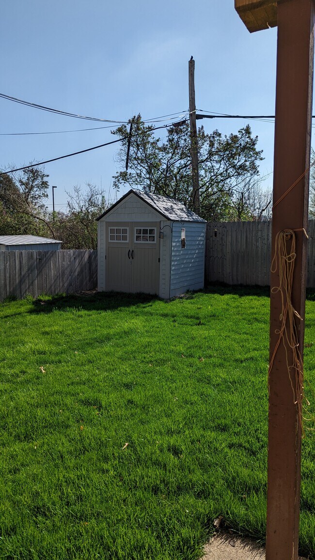 Foto del edificio - 1711 Reetz Rd