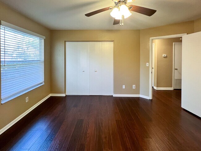 Foto del edificio - 3/2 Pet Friendly House with HUGE Back Yard...