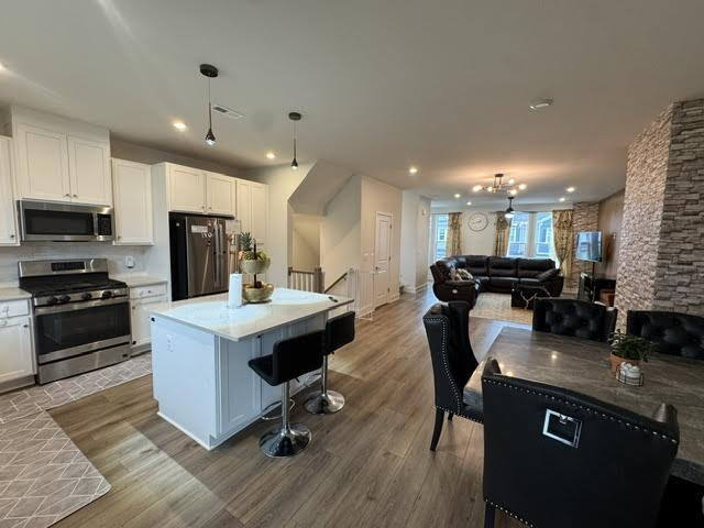 Foto del edificio - Coming Soon – Available June 1st! Fully Upgraded 3 Bedroom, 3.5 Bath Townhome in the Desirable La...