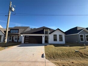 Building Photo - 5707 Barkridge Dr