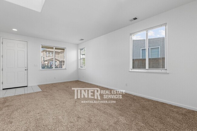 Building Photo - Beautiful two-story, 3 Bedroom North Natom...