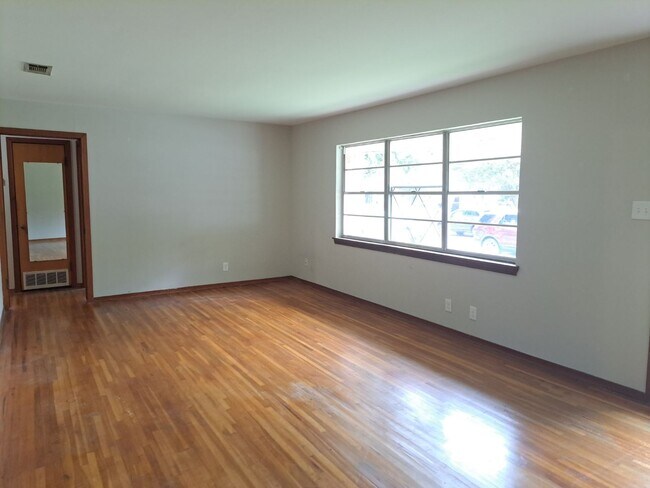 Foto del edificio - Cute 2 bedroom, 1 bath with a great backyard!
