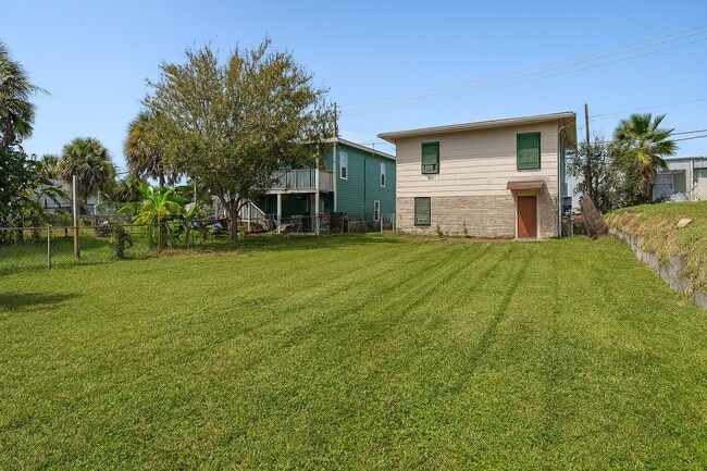 Building Photo - 6113 Ave Q 1/2