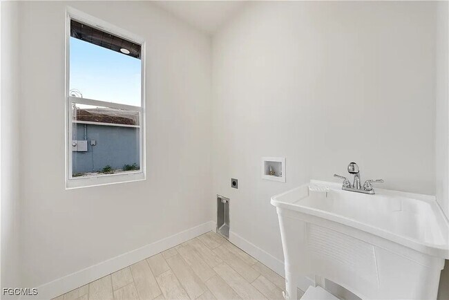Foto del edificio - 3008 23rd St SW