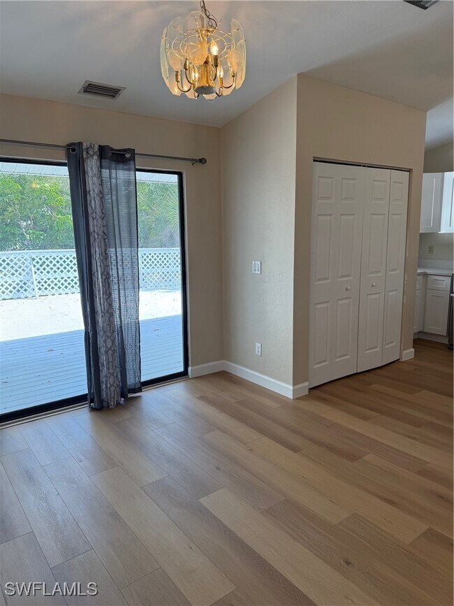 Foto del edificio - 8198 Lark Ln