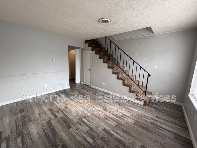 Building Photo - 3337 E Linwood St