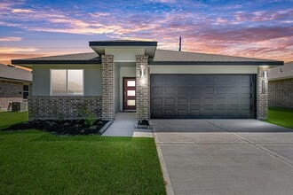 Building Photo - 14826 Cold Water Dr