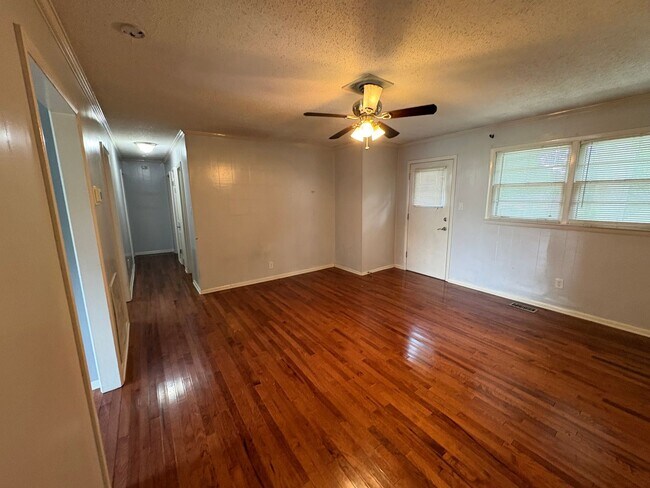Building Photo - 125 Meadow Dr