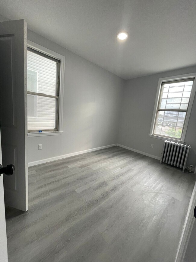 Building Photo - 399 Cator Ave