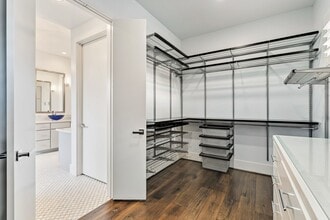 Building Photo - 3610 Oak Forest Dr