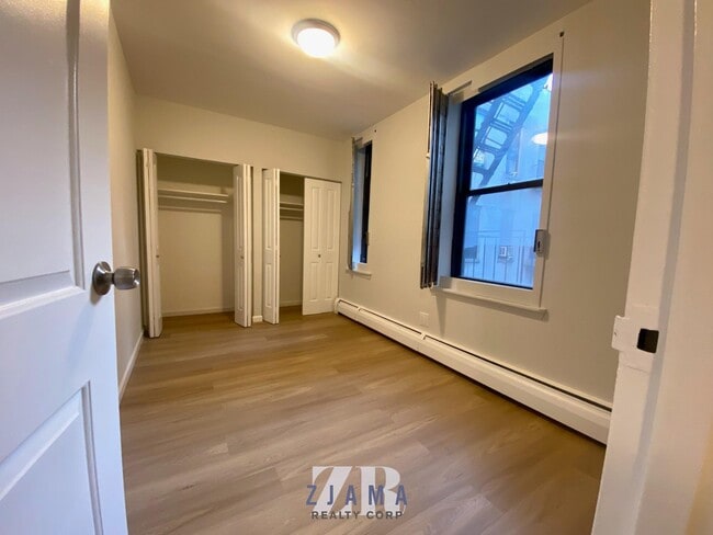 Building Photo - 152 Parkside Ave