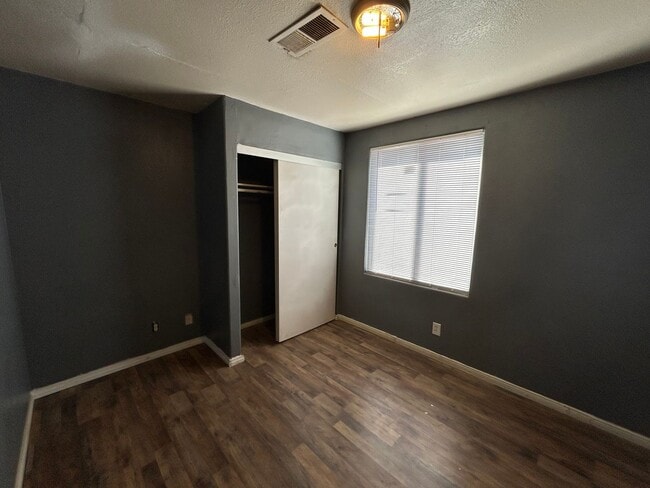 Building Photo - 232 Oswell St
