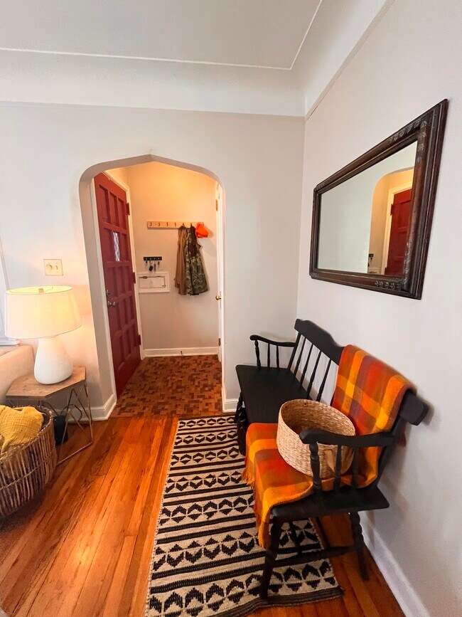 Foto del edificio - 4333 Bloomington Ave