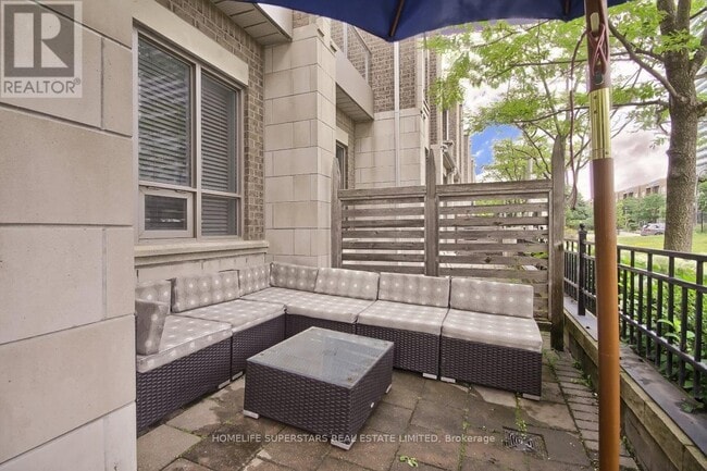 Photo du bâtiment - 388 Prince of Wales Dr