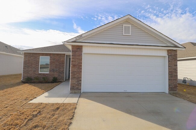 Building Photo - 3 Bed | 2 Bath in Coweta!