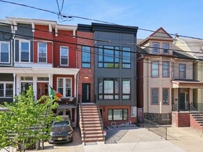 Building Photo - 169 Bowers St