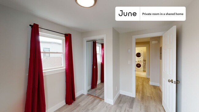 Foto del edificio - Private bedroom in 2 bed/1 bath Home