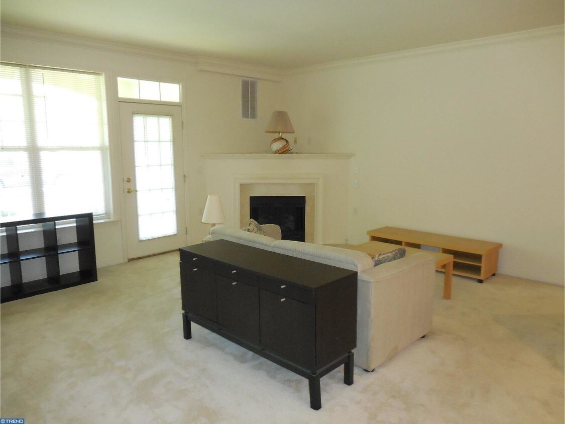 Primary Photo - 215 Masterson Ct
