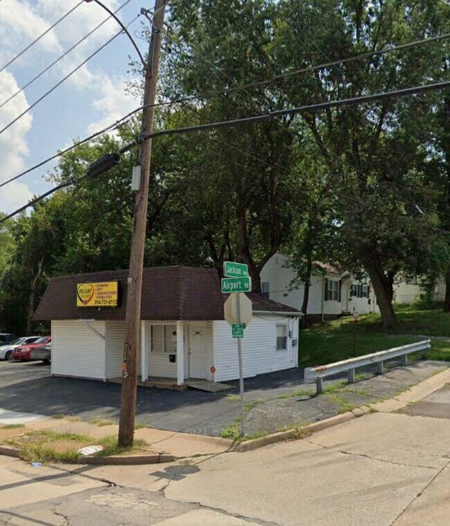 Great Office Space! House for Rent in Berkeley, MO