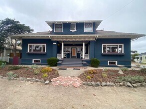 Building Photo - 744 Pine Ave