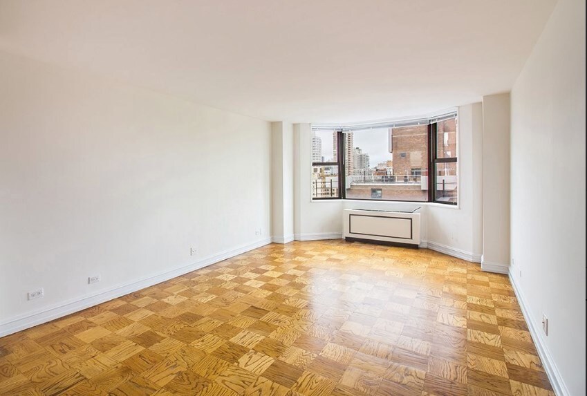 Primary Photo - 401 E 71st St