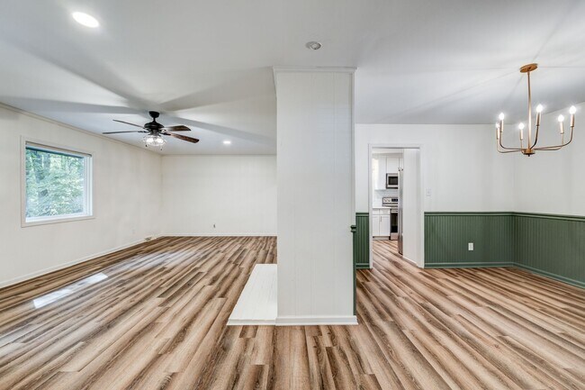 Foto del edificio - Private Home on Spacious Lot in Browns Sum...