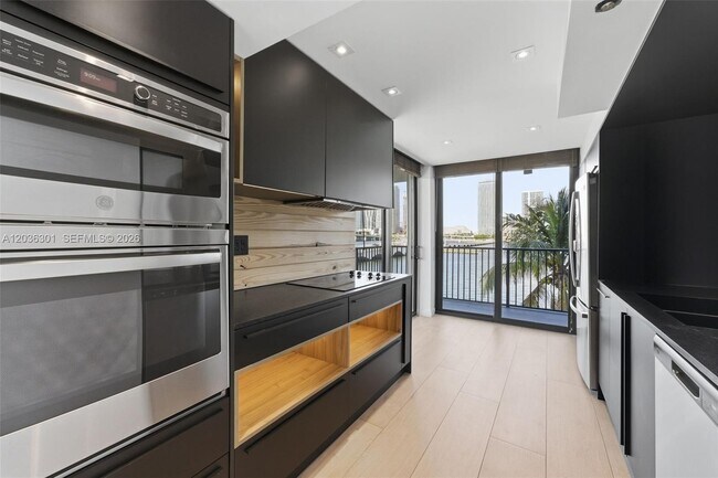 Foto del edificio - 801 N Venetian Dr