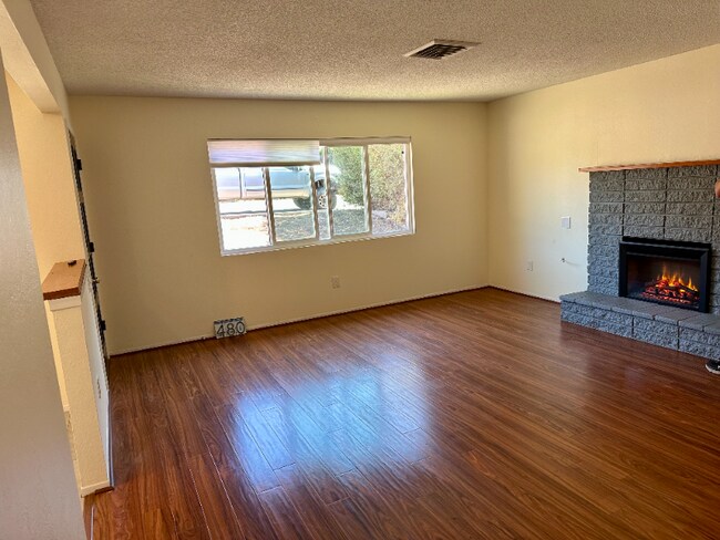 Foto del edificio - 480 Highland Dr