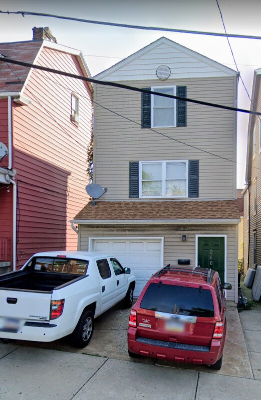 Primary Photo - 266 Robinson St