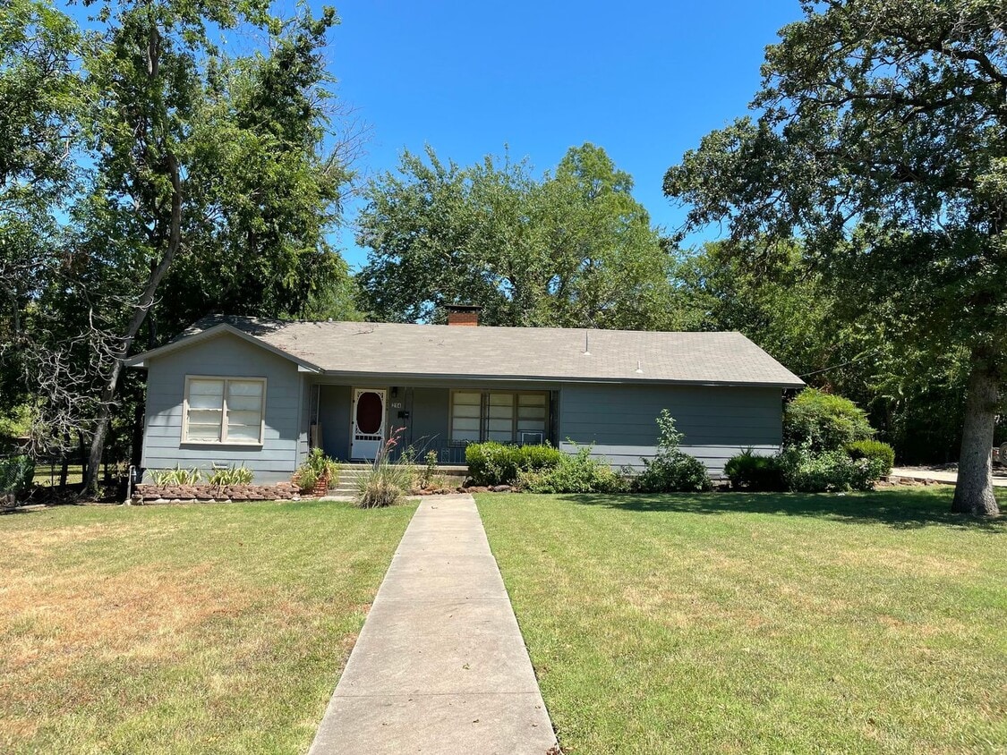 Primary Photo - 2 BEDROOM 2 BATHROOM HOUSE BY UNT