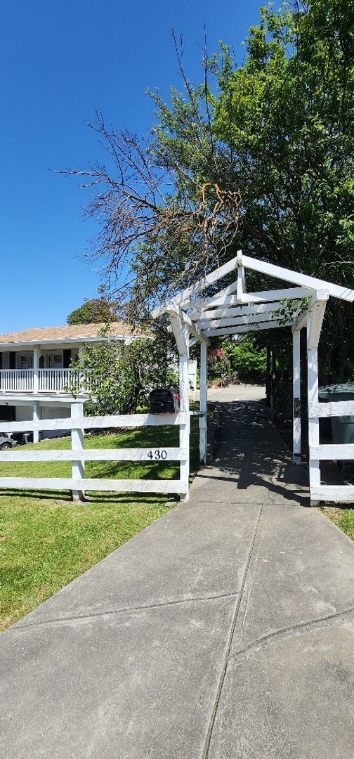 Building Photo - Beautiful Cozy 2 Bedroom 1 Bath in Duplex ...