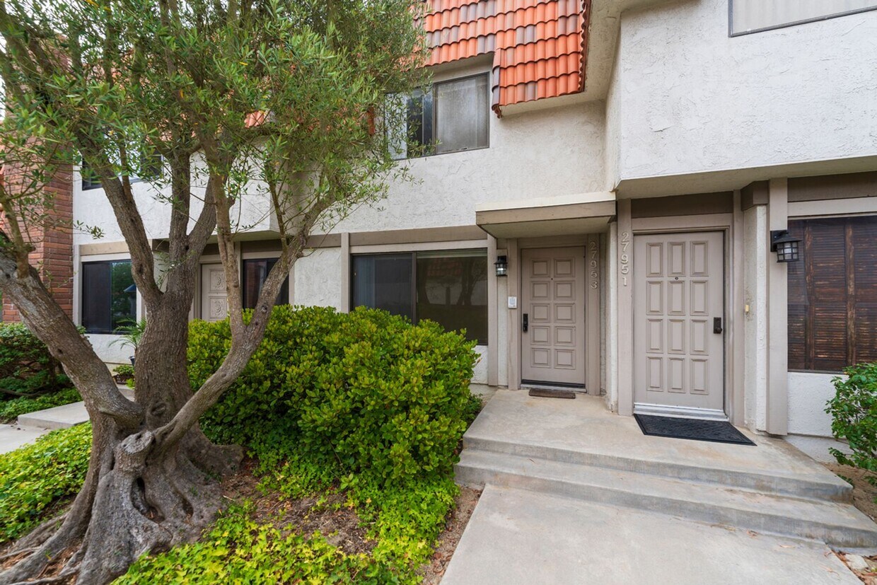 Foto principal - RPV Remodeled 2 bed 3 bath townhome in gat...