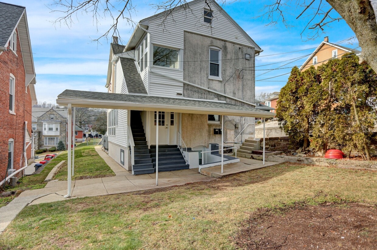 17 N Church St Unit 2ND Floor Rear, Mohnton, PA 19540 Room for Rent in Mohnton, PA