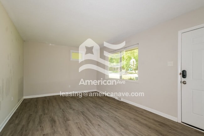 Building Photo - 10156 Ventura Dr
