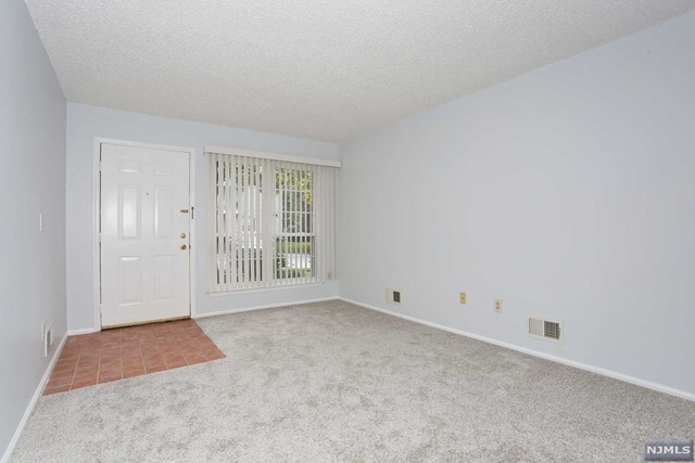 Building Photo - 1327 Mulberry Dr