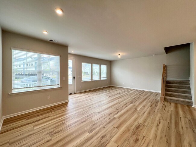 Building Photo - 8947 Nettleton Ave