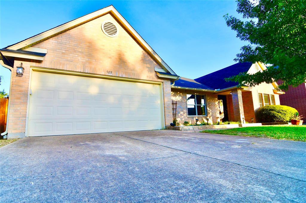 Primary Photo - 905 Purple Martin Ct