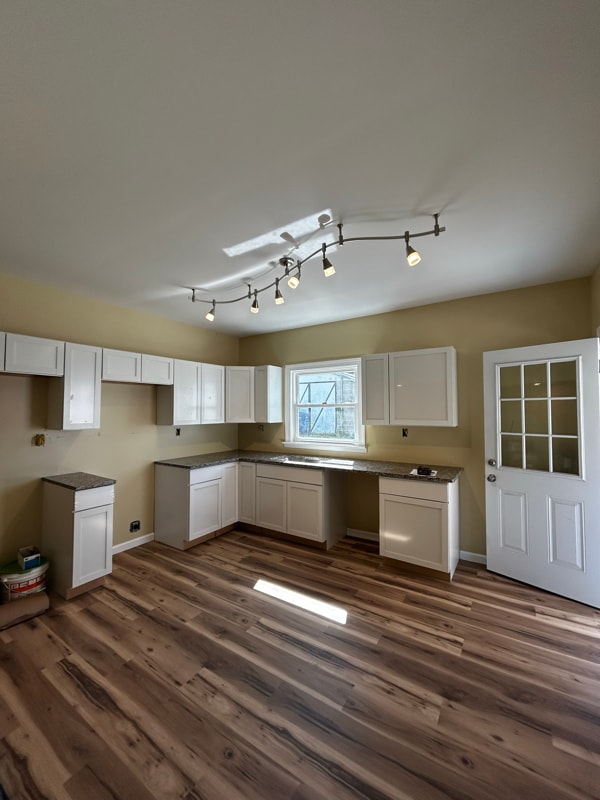 Building Photo - 49 Fallbrook St