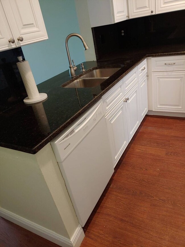 Building Photo - Come see this beautiful, upgraded 2 bedroo...