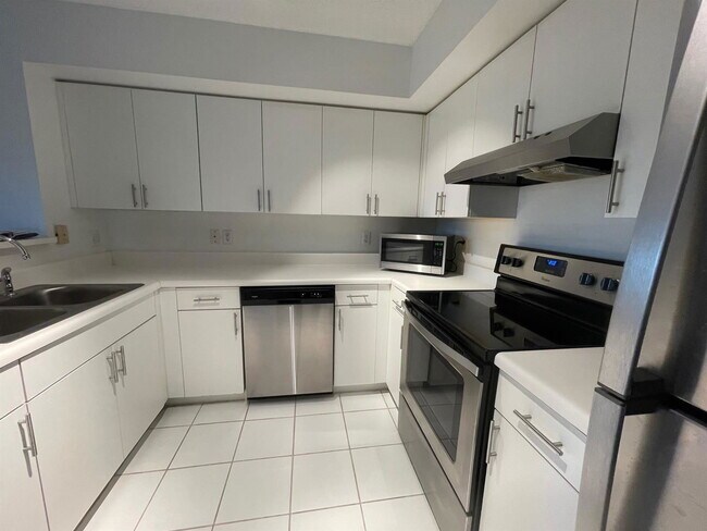 Foto del edificio - 4824 N State Rd 7