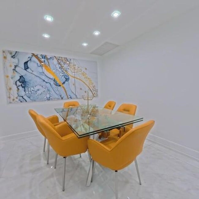 Foto del edificio - 650 NE 32nd St