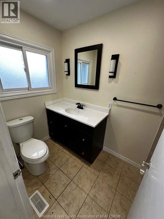 Photo du bâtiment - 819 Frank Ave